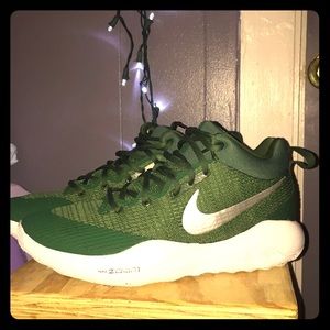 Green Nike zoom Revs